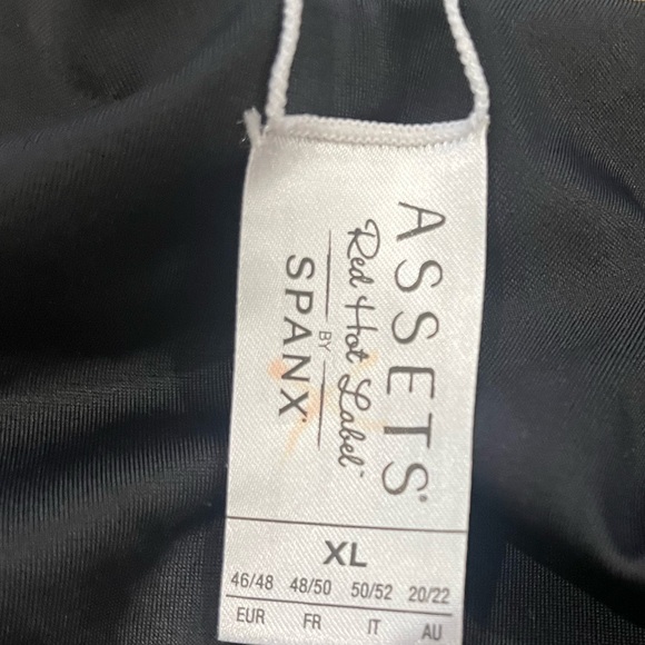 Assets By Spanx Tank Top Size XL - Picture 16 of 16